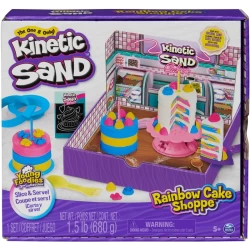 Kinetic  Sand - Regenboogram Taartenwinkel - Met 680 Gram Geel Roze Blauw En Naar Vanille Geurend Wit Speelzand - Met 10 Stuks Keukengerei En Accessoires