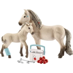 Schleich Horse Club Horse Club Hannah’s First-Aid Kit Schleich Horse Club Horse Club Hannah’s First-Aid Kit