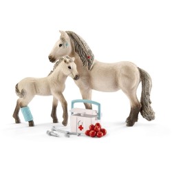 Schleich Horse Club Horse Club Hannah’s First-Aid Kit Schleich Horse Club Horse Club Hannah’s First-Aid Kit